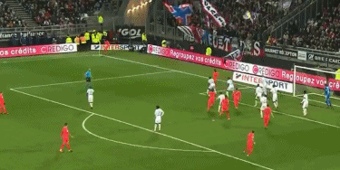 亚历山大三节12中10轻取33分，连续95场拿到20+