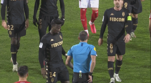 西甲意甲收官竞争激烈 那不勒斯国米争冠白热化（西甲意甲收官鏖战 那不勒斯与国米争冠正酣）